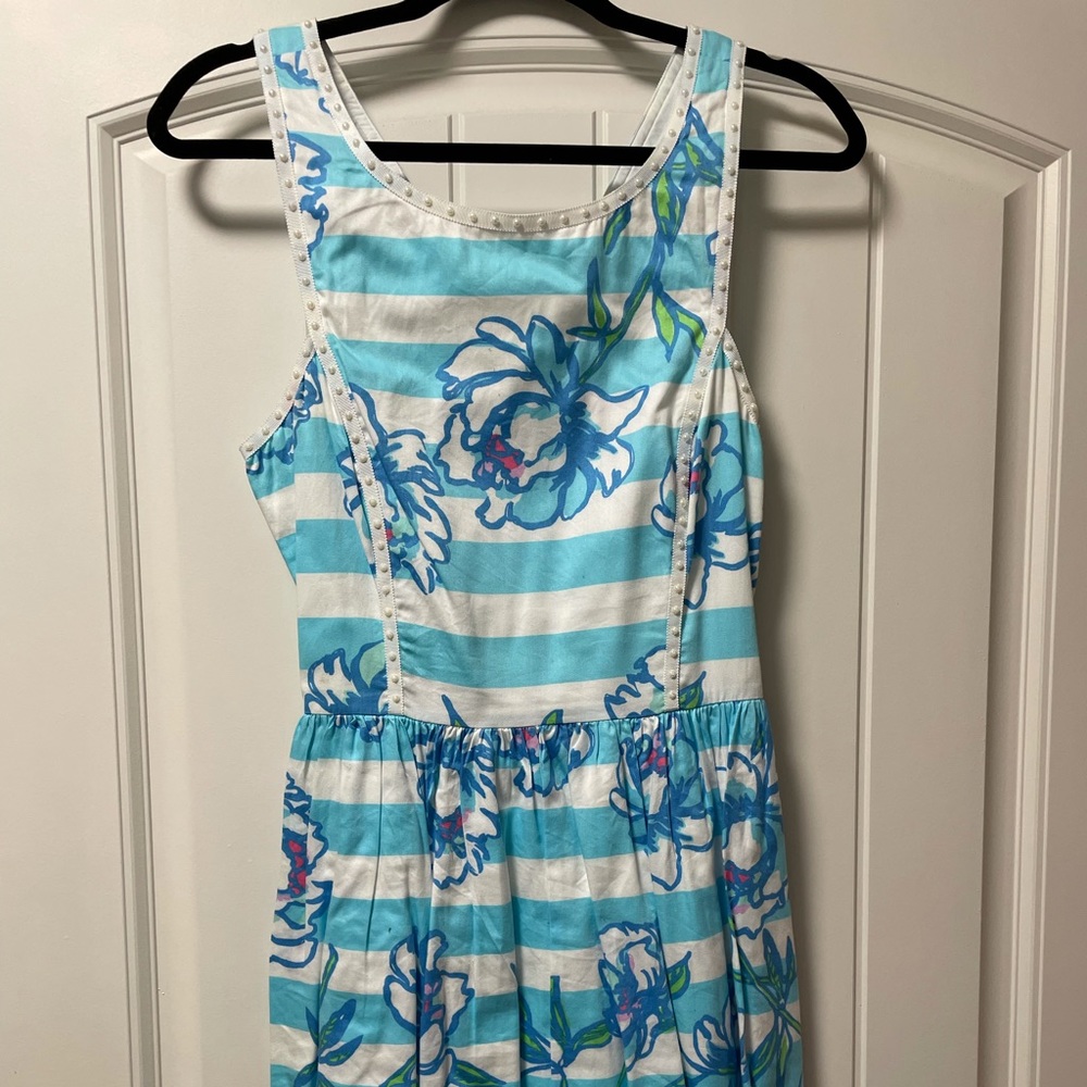 Cute Lilly dress with Pearl accent at neck line